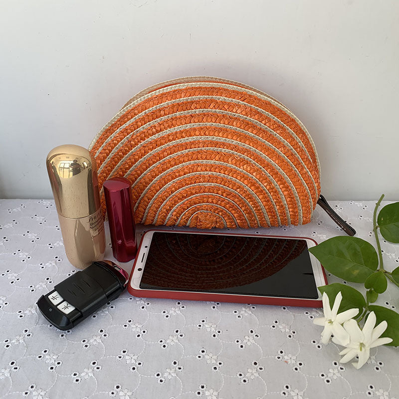 Kosmetiktasche Im Eleganten Halbmonddesign Brehn