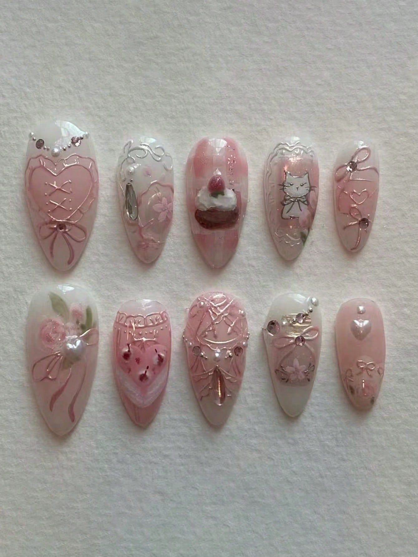 Künstlerisches Herz-verziertes Press-On Nagelset Brehn