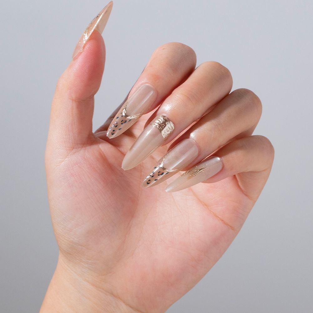 Künstlerisches Stiletto Druck auf Nagelset Brehn