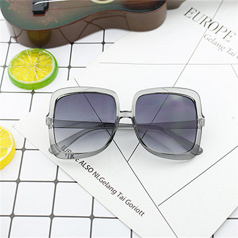 Damen Geometrische Sonnenbrille im modernen Design Brehn