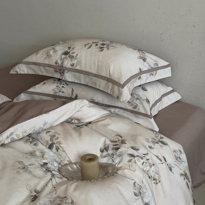 Luxuriöses botanisches Aquarelldruck Baumwollsatin Bettbezugset mit kontrastierendem Saum und Euro-Kissenbezügen