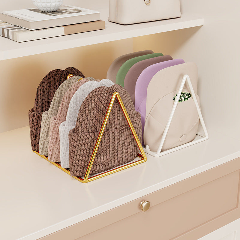 Dreieckiger Gold Metall Multi-Slot Mütze und Strickmützen Organizer Regal