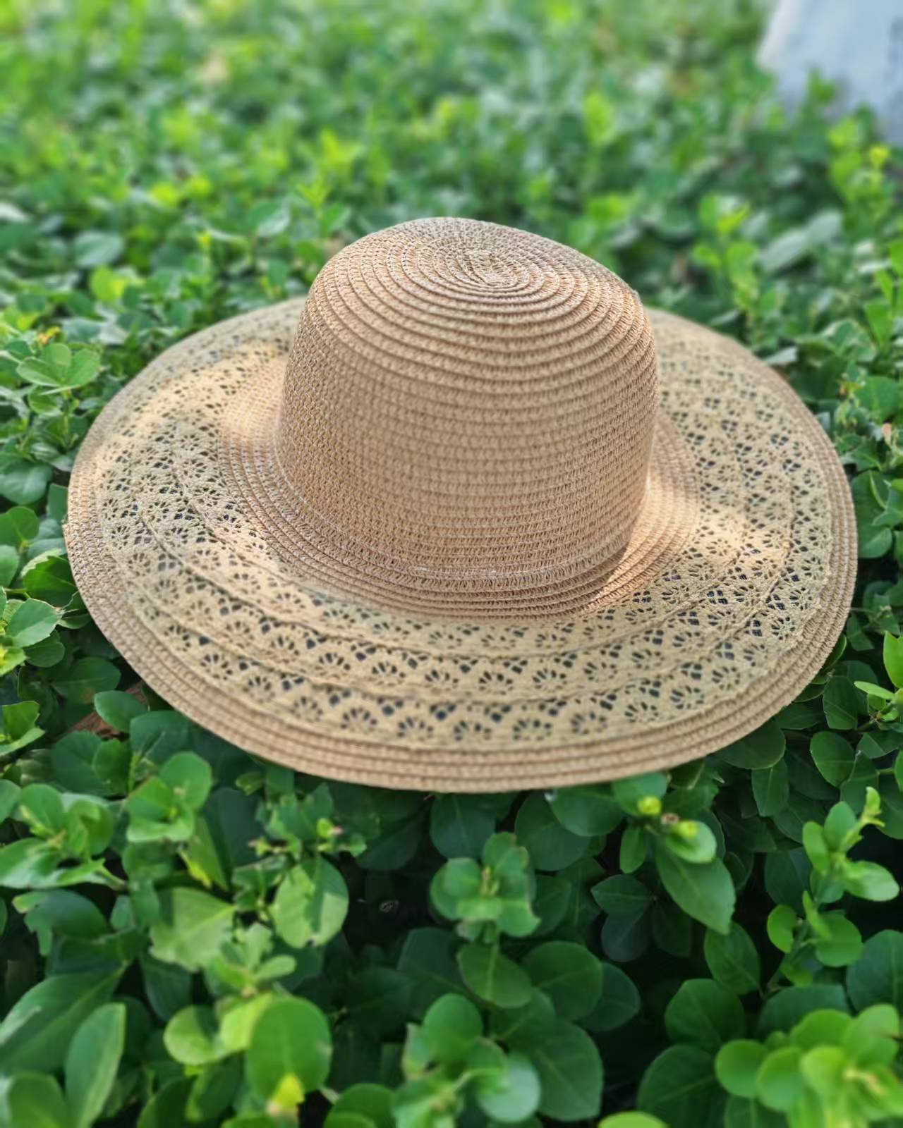 Sonnenhut mit Eleganter Häkelborte Brehn