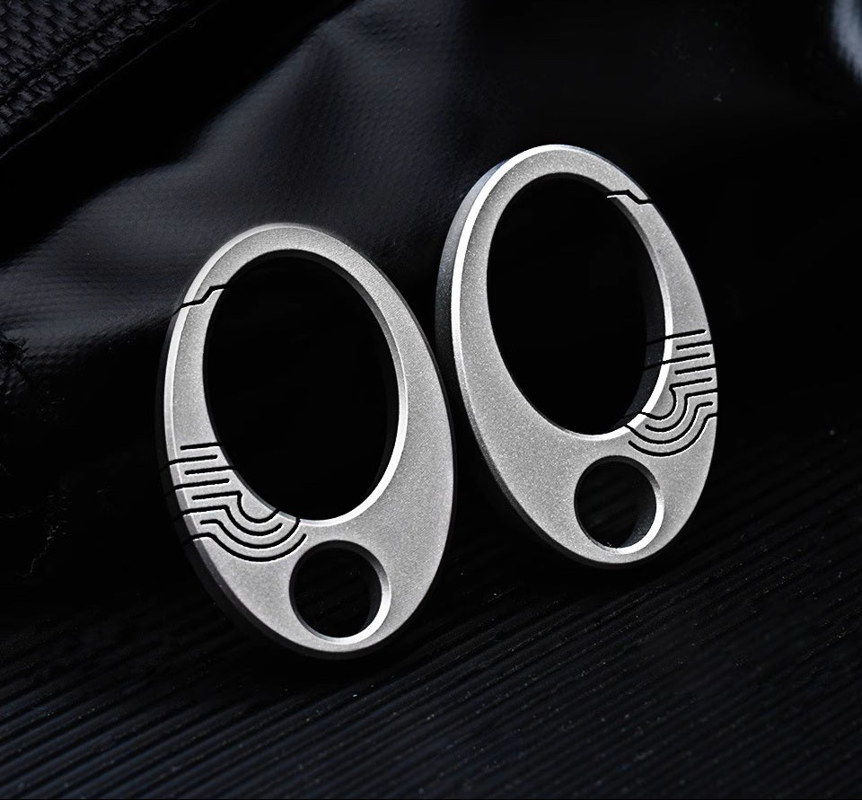 Brehn | Exquisite Mini Pure Titanium Schlüsselanhänger: EDC Press-Lock Charm Werkzeug