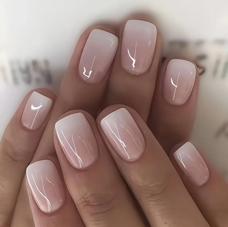 Kunstnagel mit Elegantem Ombre-Effekt Brehn