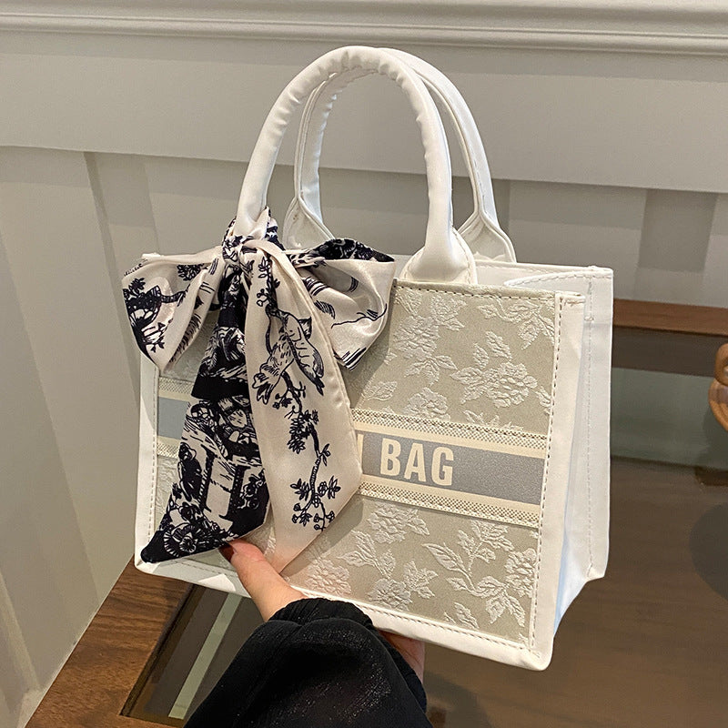 Elegante strukturierte Umhängetasche