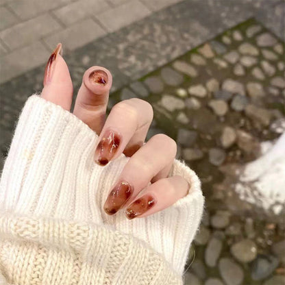 Kunstvolle Nagelkunst mit Ombre-Effekt und Glitzer Brehn