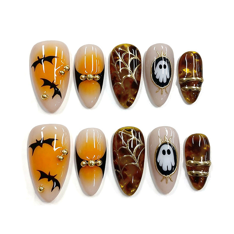 Kunstnagelset mit glamourösen Metallic-Akzenten und kreativen Designs Brehn