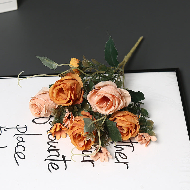 Dekorative Blumenarrangement für Tischdisplay