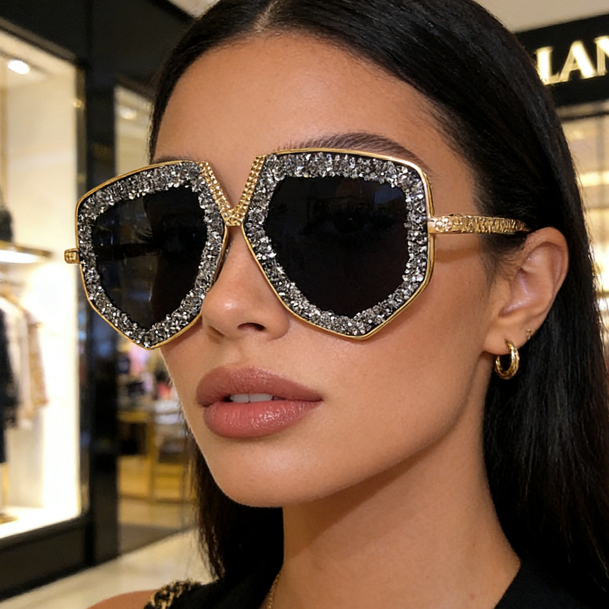 Damen modische Sonnenbrille mit glitzerndem Rahmen und eleganter Form Brehn