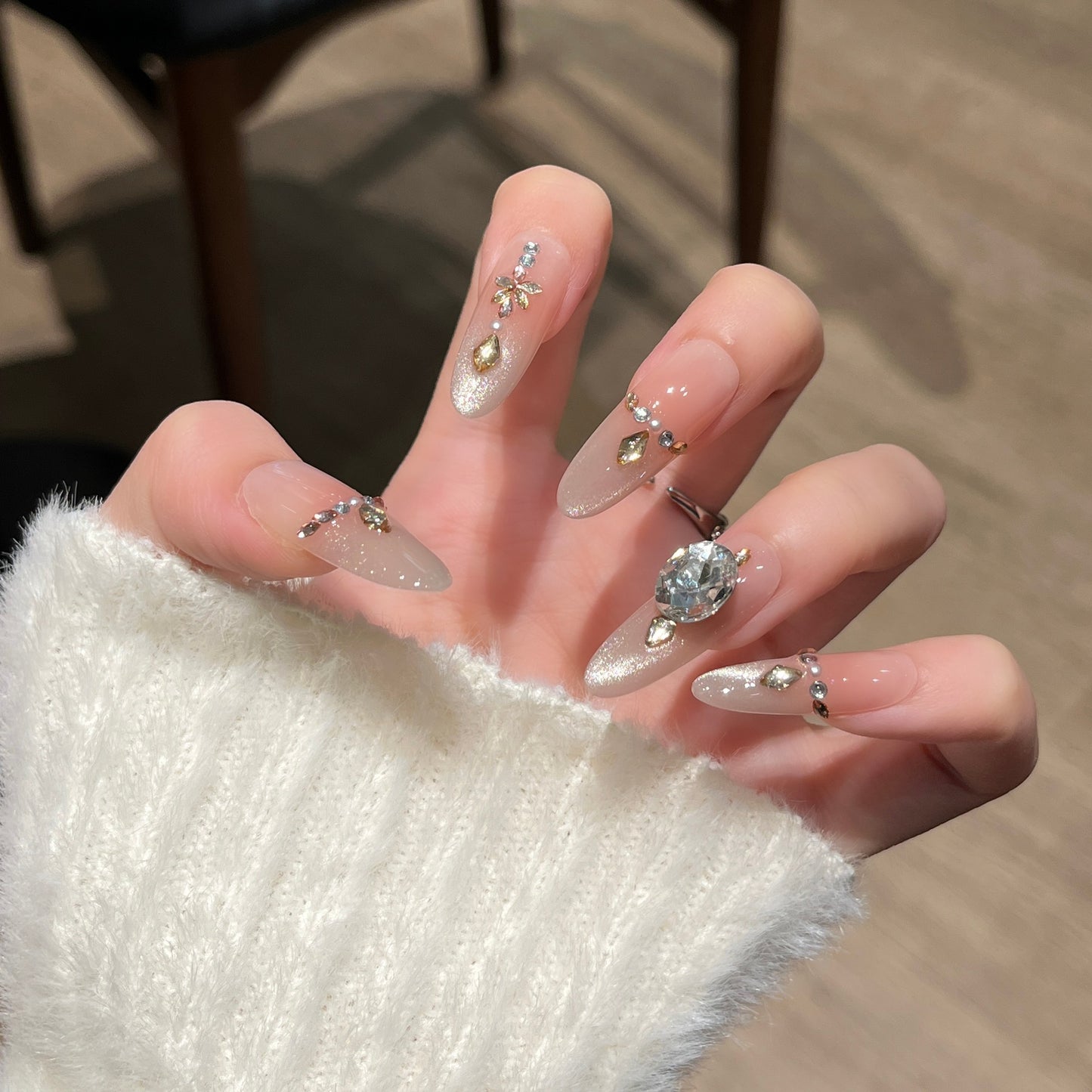 Elegante mit Strass verzierte Press-On-Nagelverlängerungen Brehn