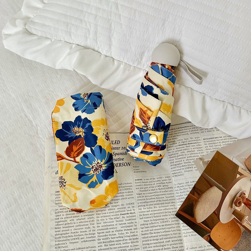 Damen Faltbarer Regenschirm mit detailliertem floralem Design Brehn