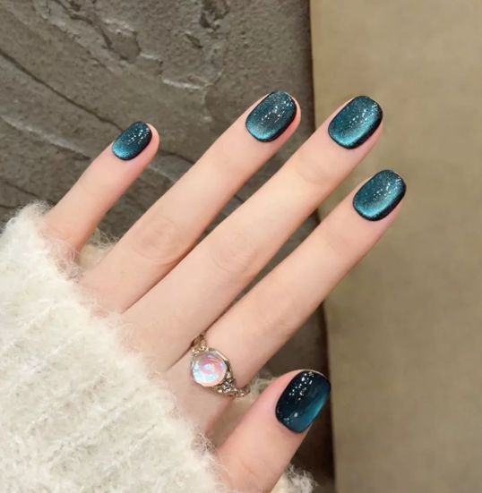 Kunstnägel mit Elegantem Ombre-Effekt und Glitzer Brehn