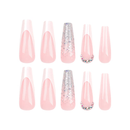 Kunstvolle Gel-Nägel mit Glitzer- und Ombre-Effekt Brehn