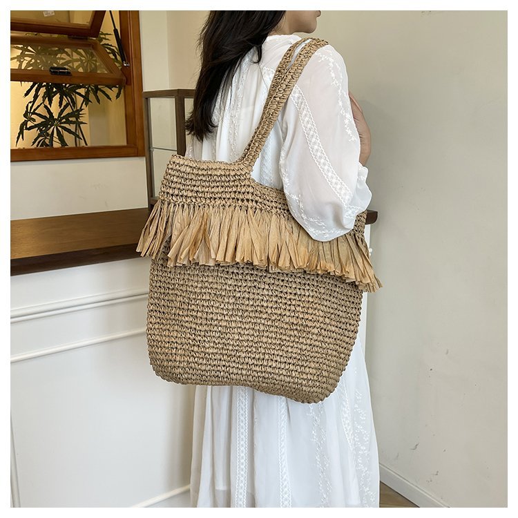 Stroh-Tasche mit Fransen und Modernen Details Brehn