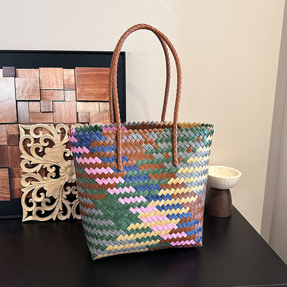 Handgewebte mehrfarbige Strohtasche