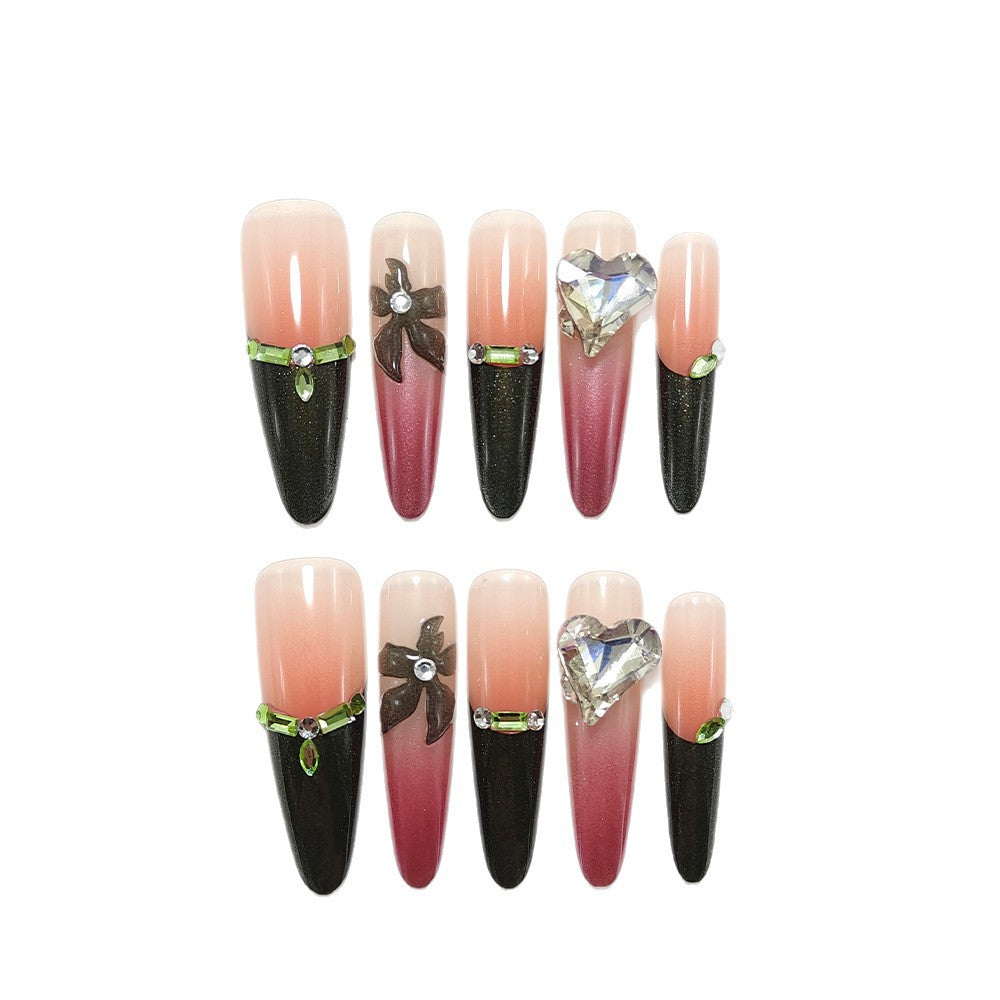 Kunstnägel mit Elegantem Spitzen-Design und Glitzerakzenten Brehn