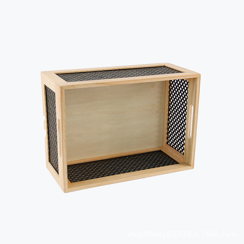 Holzlagerbox mit dekorativen Mesh-Elementen