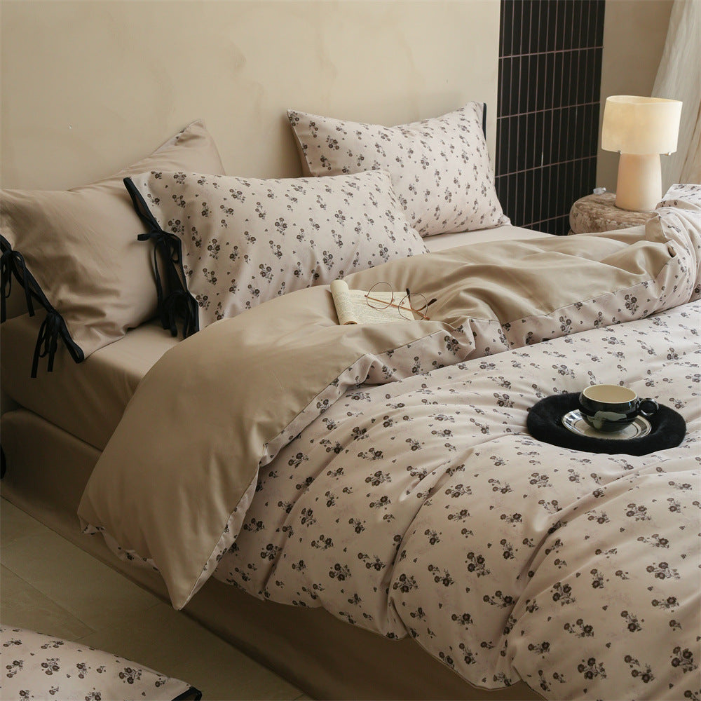 Bettwäsche-Set aus Baumwollsatin mit feinem Blumenmicroprint und dekorativen Bändchen