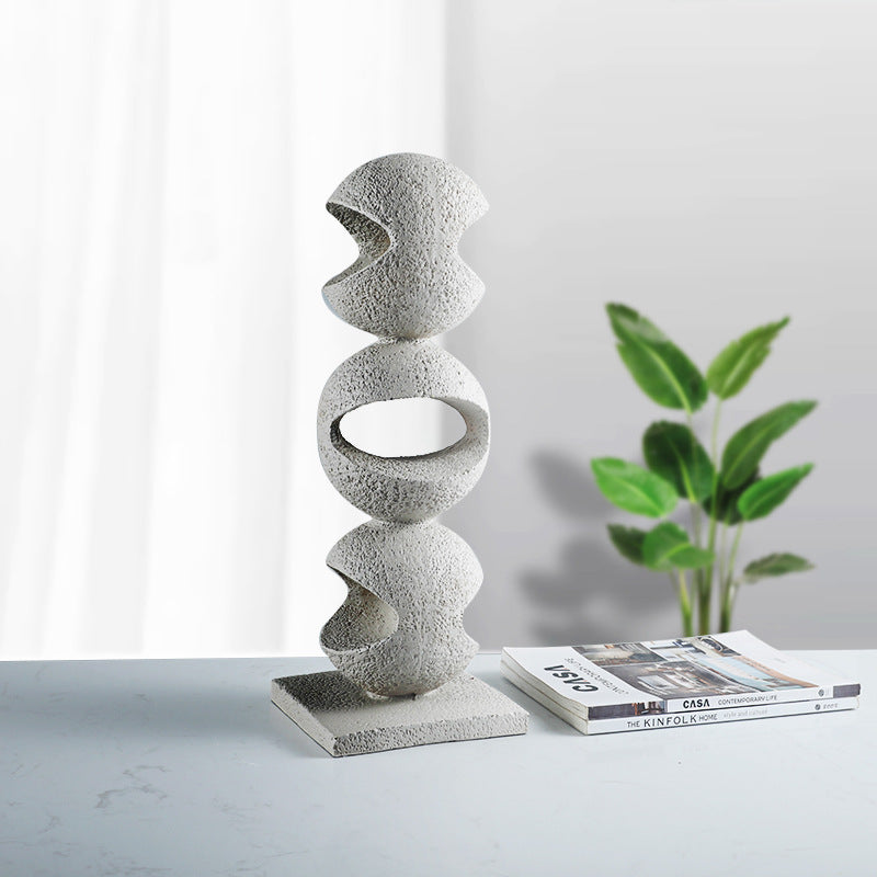 Künstlerische strukturierte Steinskulptur