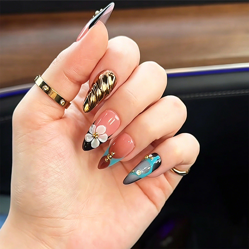 Kunstvolle 3D Nagelspitzen mit maritimem Design Brehn