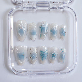 Dekorativer Press-On Nagelkunstset mit einzigartigen Designs Brehn