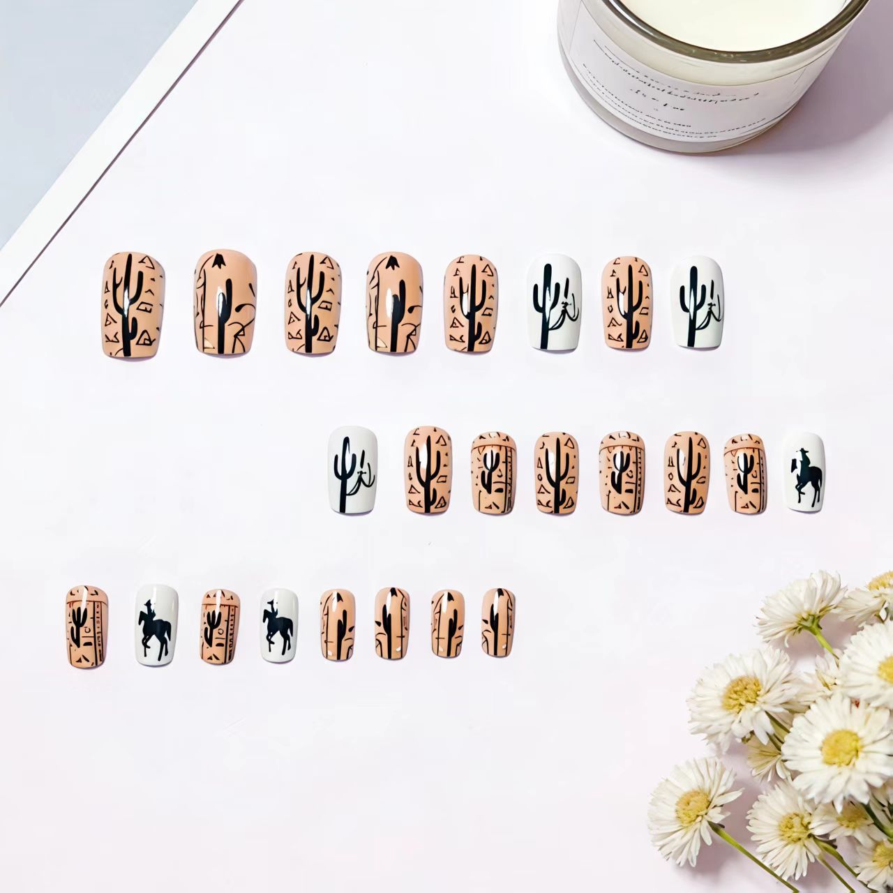 Kunstnageldesign mit Geometrischem Wüstenmotiv Brehn