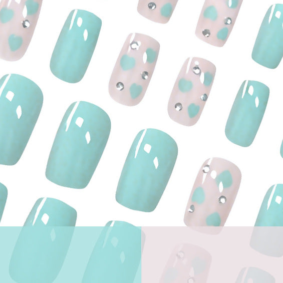 Herz-inspiriertes Nagelkunstdesign Brehn