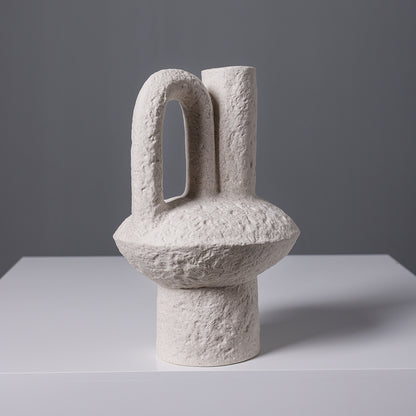 Abstrakt geformte dekorative Keramikvase