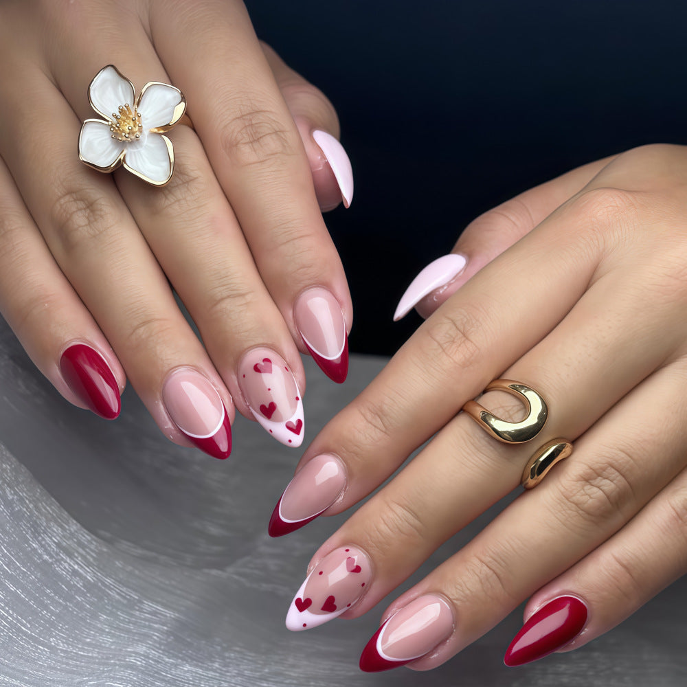 Kunstnägel Set mit romantischen Herzmotiven Brehn
