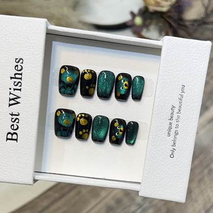 Künstlerisches Press-On-Nagelset mit verspielten Blumen- und Glitzerakzenten Brehn