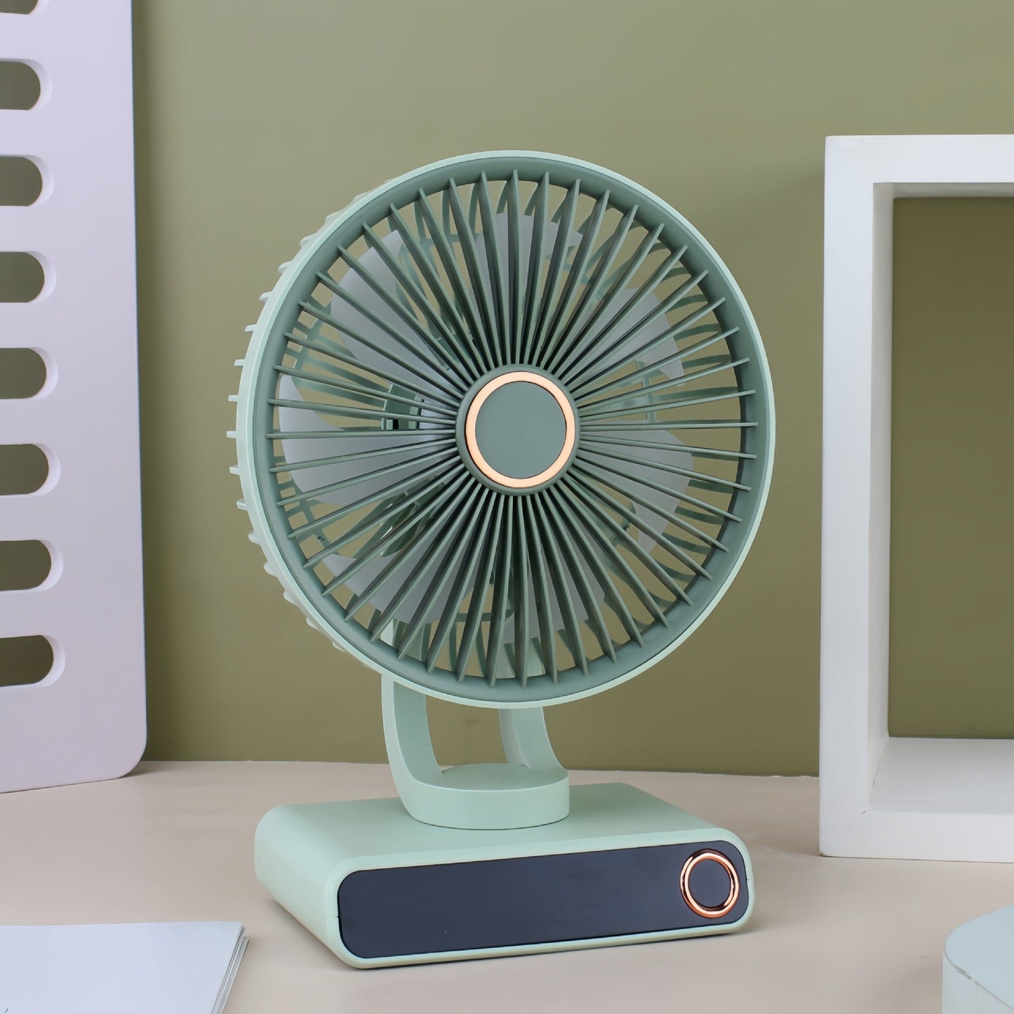 Frauen Tragbarer Tischventilator mit Modernem Design und Verstellbarem Neigungswinkel Brehn