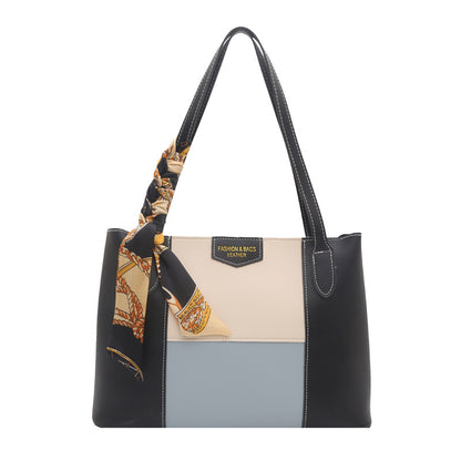 Strukturierte Tote-Handtasche mit dekorativem Schal