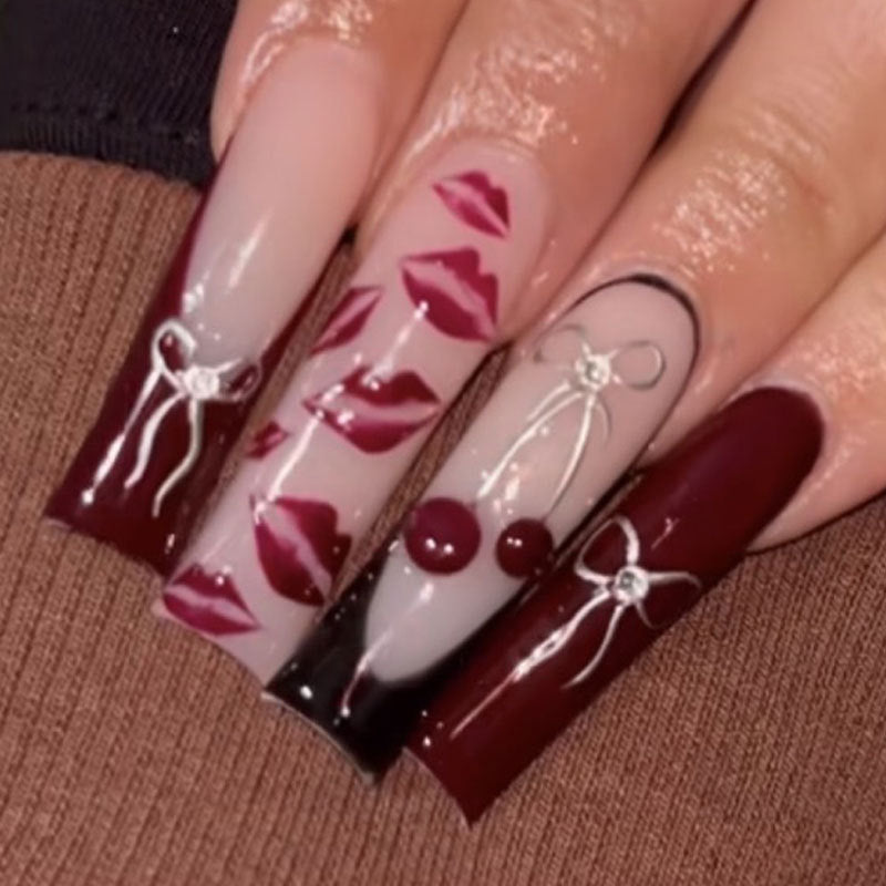 Künstlerisches Kiss-Design Nagelset