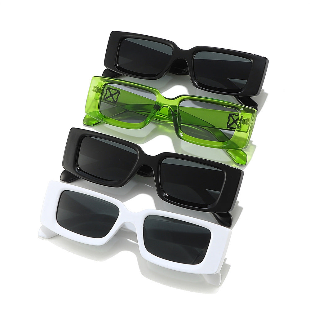Übergroße geometrische Sonnenbrille mit dekorativen Metallakzenten Brehn