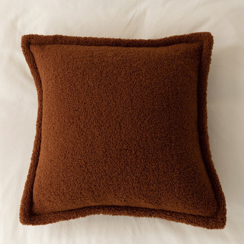 Dekoratives Teddy‑Fleece‑Kissen mit wattierter Füllung und Kedernaht