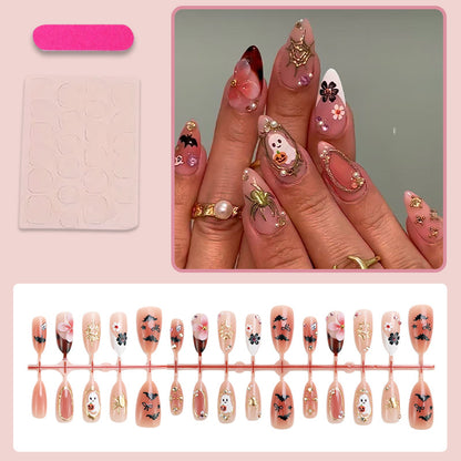 Kunstnagelset mit Halloween-Motiven und extravaganten Akzenten Brehn