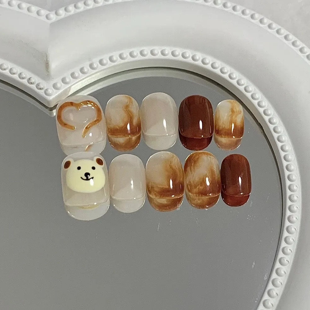 Kunstnägel mit Süßem Bärenmotiv und Marmoriertem Design Brehn