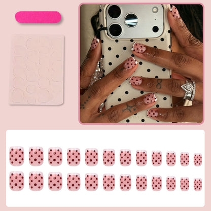 Kunstnagelset mit stilvollem Punktemuster Brehn