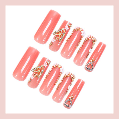 Kunstnagelset mit glamourösen 3D-Verzierungen und elegantem Design Brehn