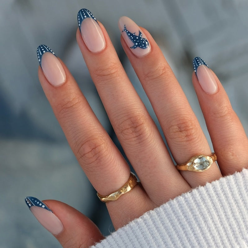 Kreatives Kunstnagelset mit stilvollen Design Akzenten Brehn