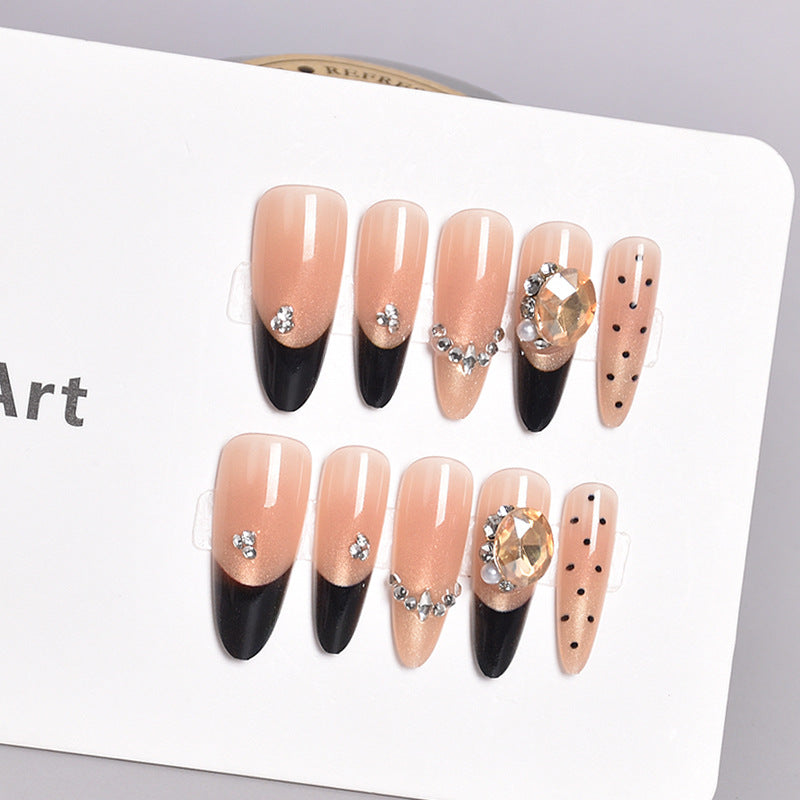 Elegantly gestaltete Press-On Nagelkunst Brehn