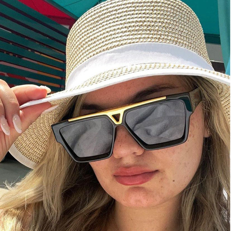 Damen modische oversized Sonnenbrille mit stilvollem goldenen Akzent Brehn