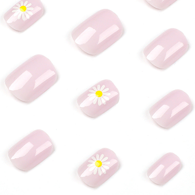 Kunstvolle Nagelkunst mit Blütenmotiv Brehn