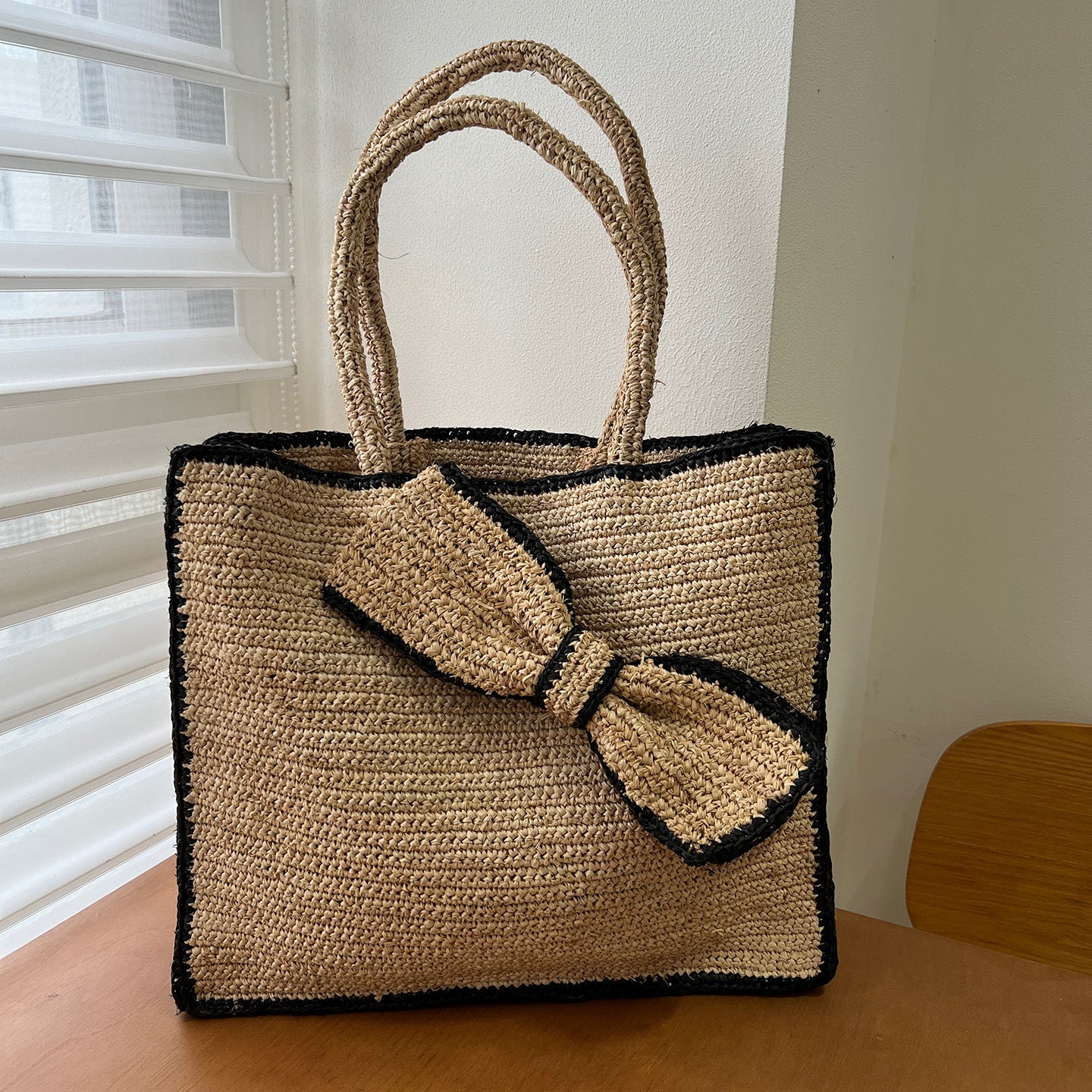 Handgefertigte Stricktasche mit Floralem Design Brehn