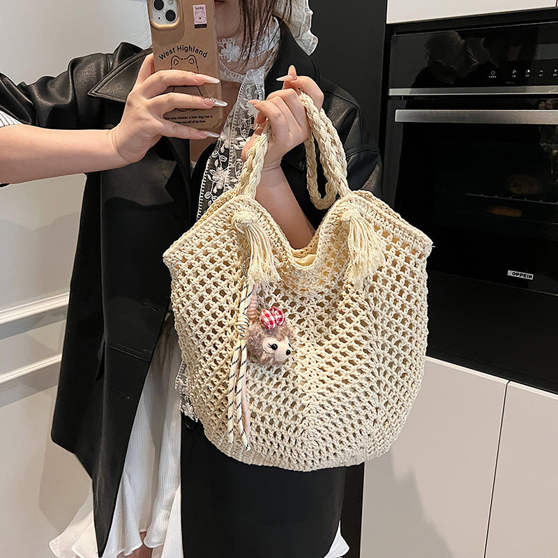 Geflochtene Strohtasche für den Strand