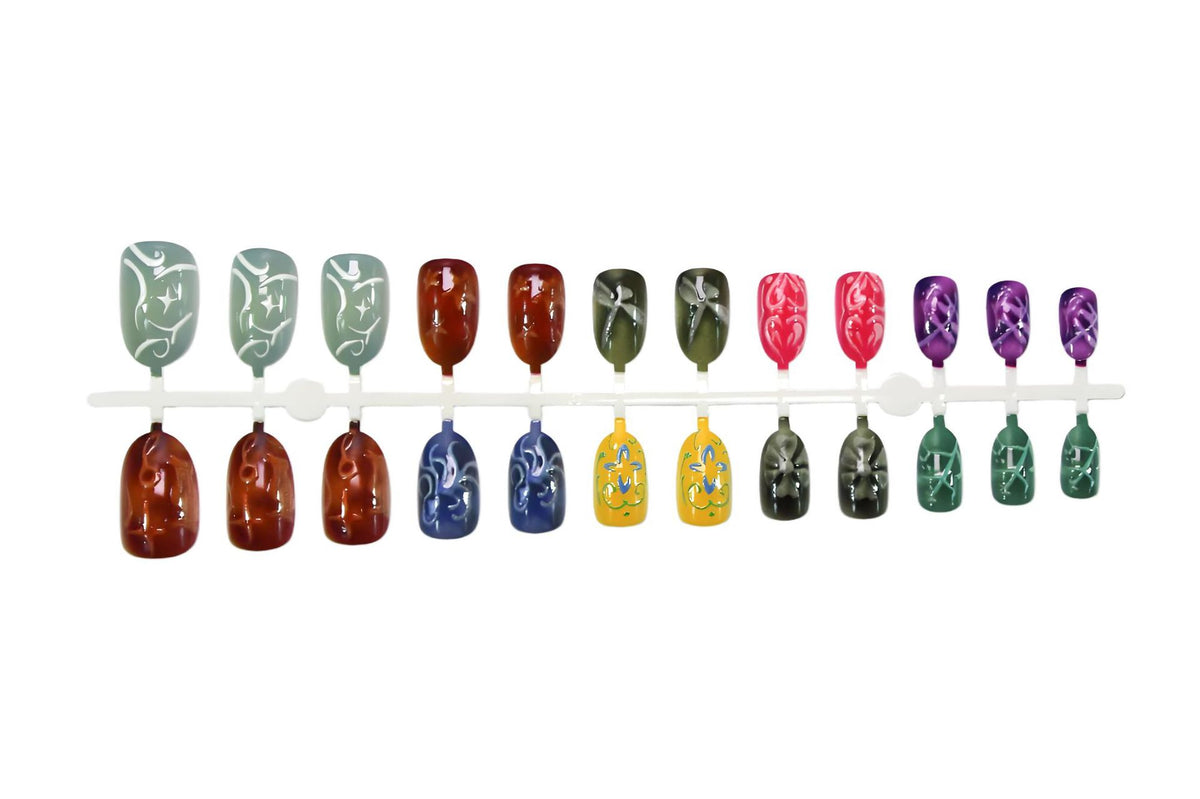 Kunstnagelset mit kreativen floralem Design und eleganten Akzenten Brehn