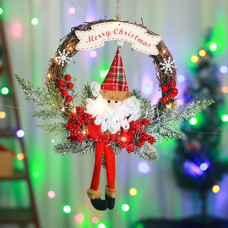 Festlicher Weihnachtskranz mit Tannenzapfen und Beeren Brehn