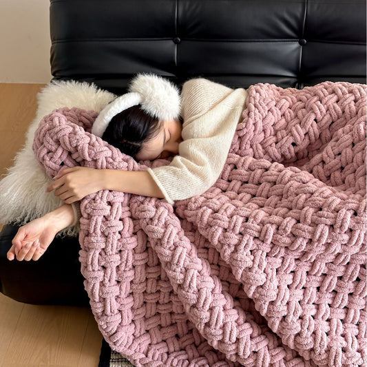 großmaschige handgefertigte Kuscheldecke aus Chenille