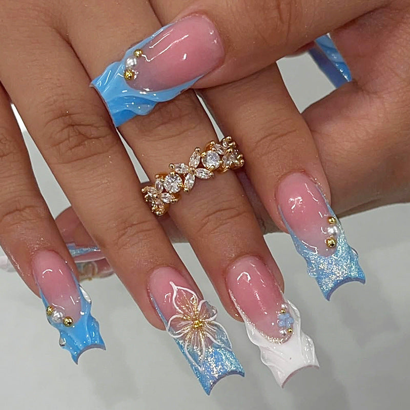 Künstlerisches Nail Art Set mit floralen und glänzenden Akzenten Brehn